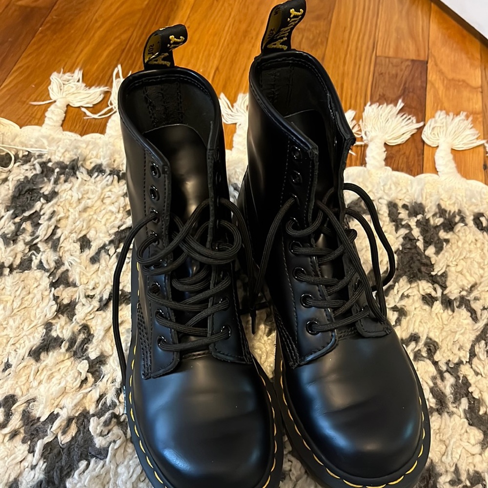 size 6 black doc marten